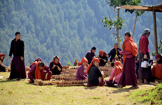 6.1387481877.nuns-at-work