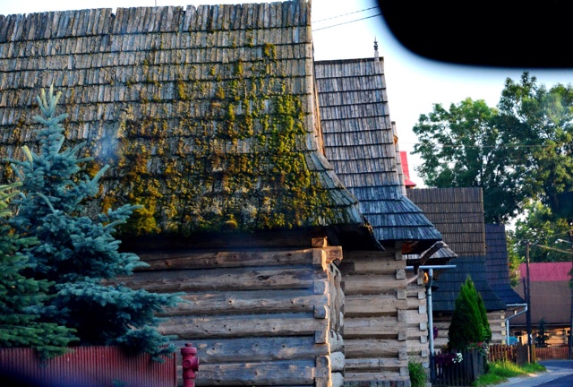 1.1372896000.th-wooden-houses