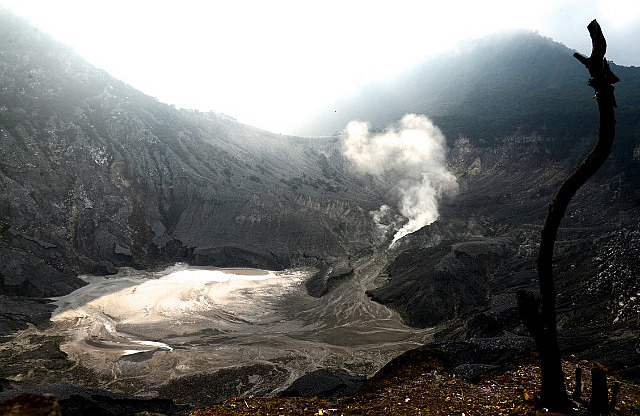 2.1381399398.the-ratu-domas-queen-s-crater