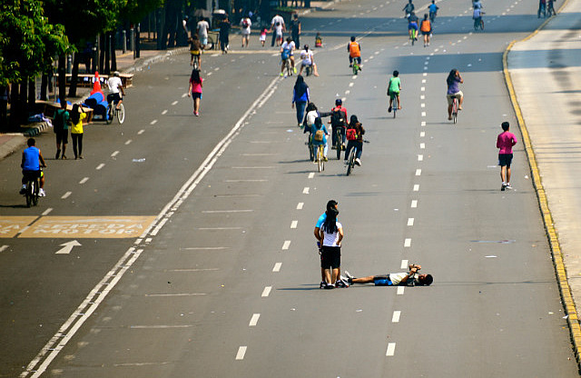 2.1381449728.lying-across-thamrin-road