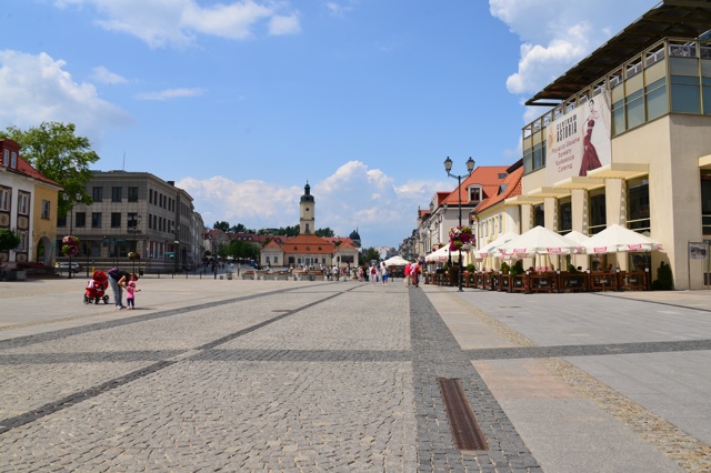 1.1372636800.bialystok-square-which-comes-alive-at-night