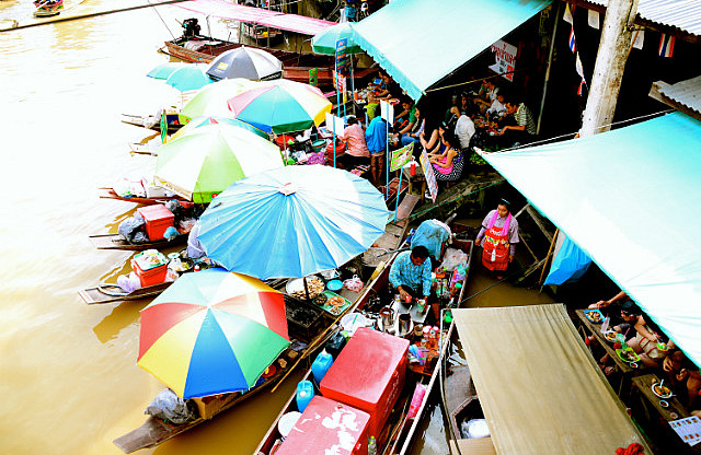 3.1385343574.amphawa-floating-market
