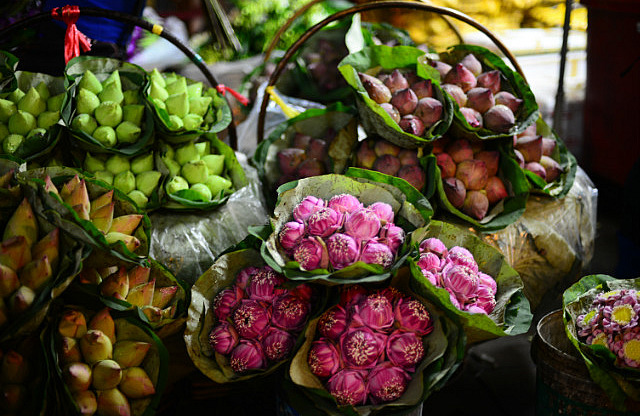 3.1385376708.at-the-flower-market