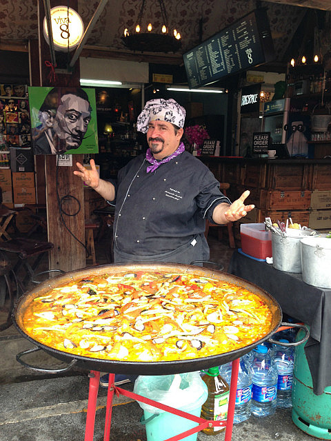 3.1385376708.paella-seller-in-the-middle-of-chatuchak-marke