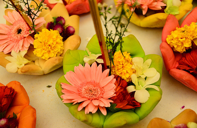 3.1385378661.krathongs