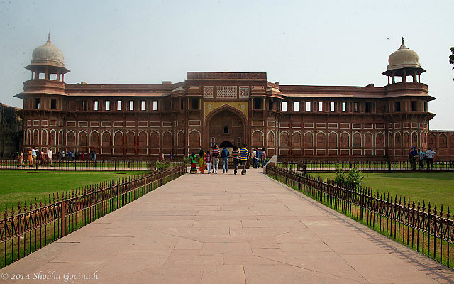 7.1415404800.1-red-fort-of-agra