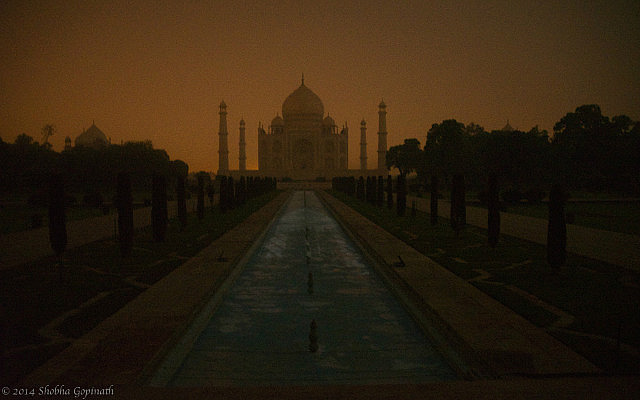 7.1415404800.taj-by-moonlight